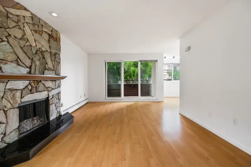 210 1420 8TH AVENUE - photo 2 of 25