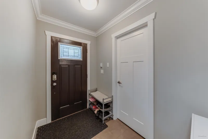 24 14285 64 AVENUE - photo 3 of 25