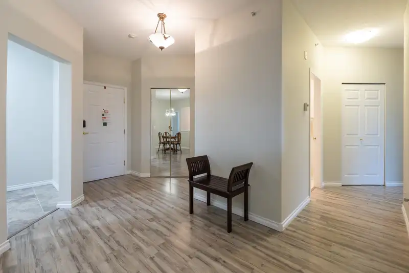 424 13880 70 AVENUE - photo 3 of 40