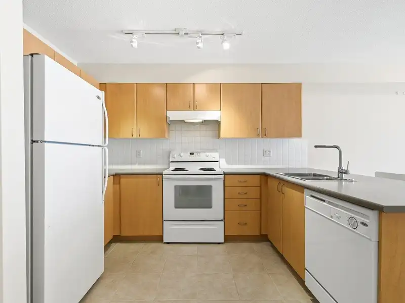 204 14859 100 AVENUE - photo 3 of 21