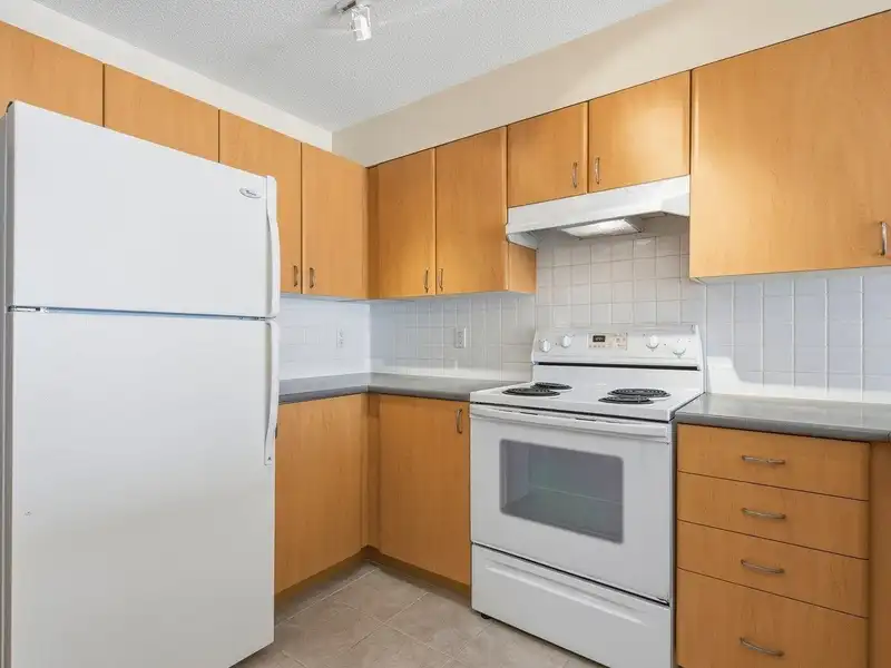 204 14859 100 AVENUE - photo 4 of 21
