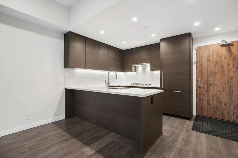 103 308 MORRISSEY ROAD - photo 3 of 25