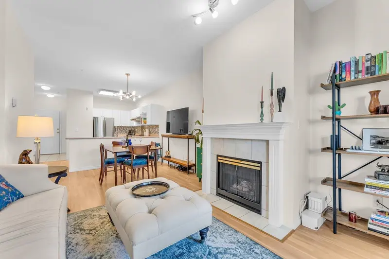 215 2109 ROWLAND STREET - photo 3 of 18