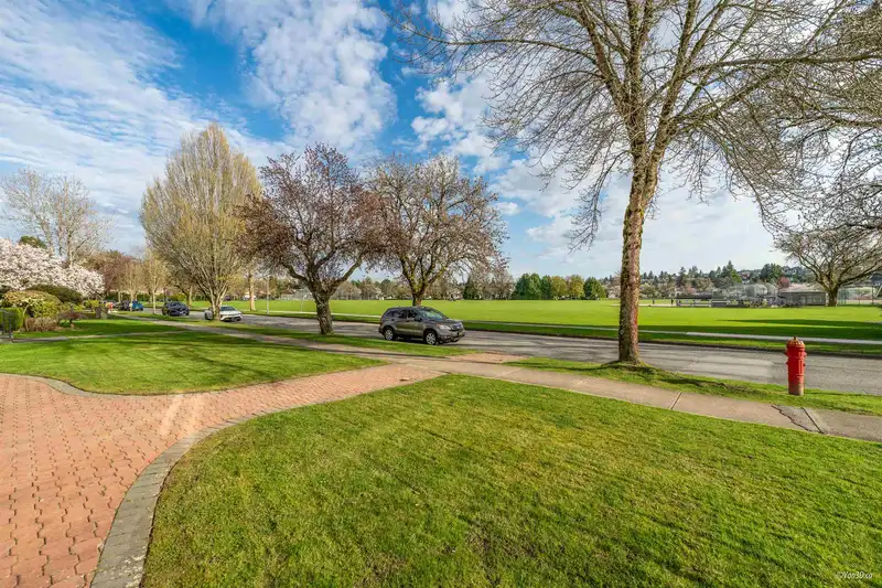 2577 W 23RD AVENUE - photo 4 of 40