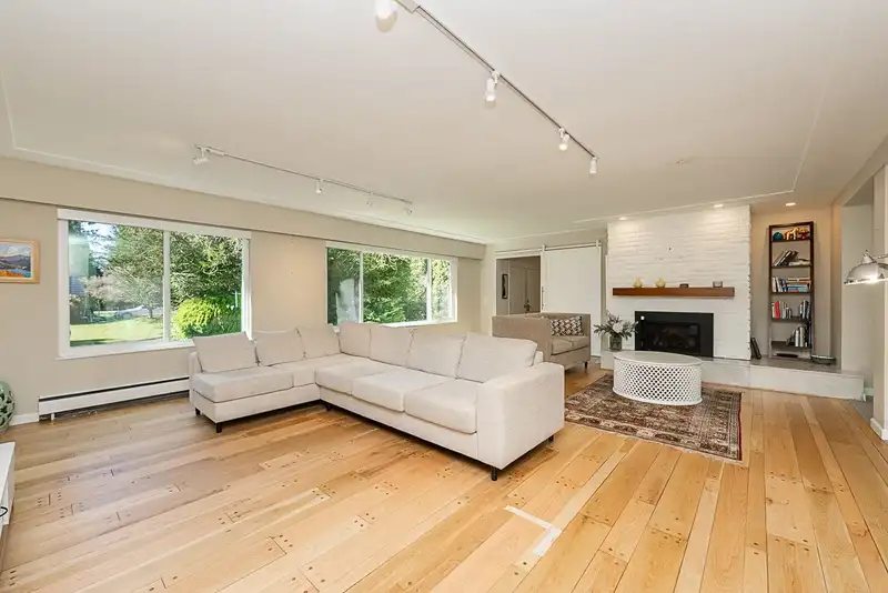 4151 TYTAHUN CRESCENT - photo 3 of 35