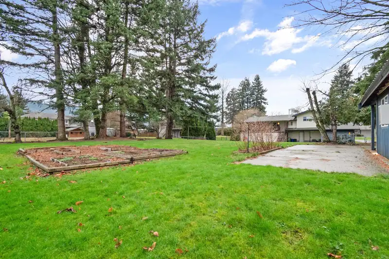5896 CARTER ROAD - photo 4 of 34