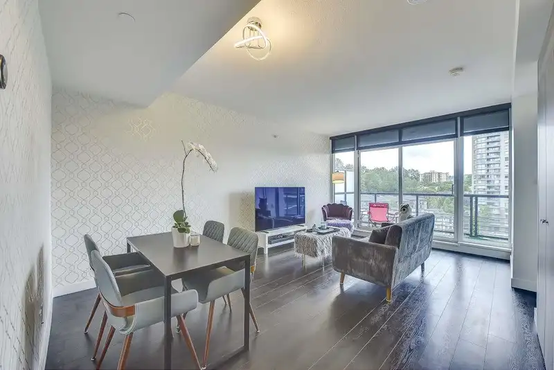 1010 4730 LOUGHEED HIGHWAY - photo 4 of 21