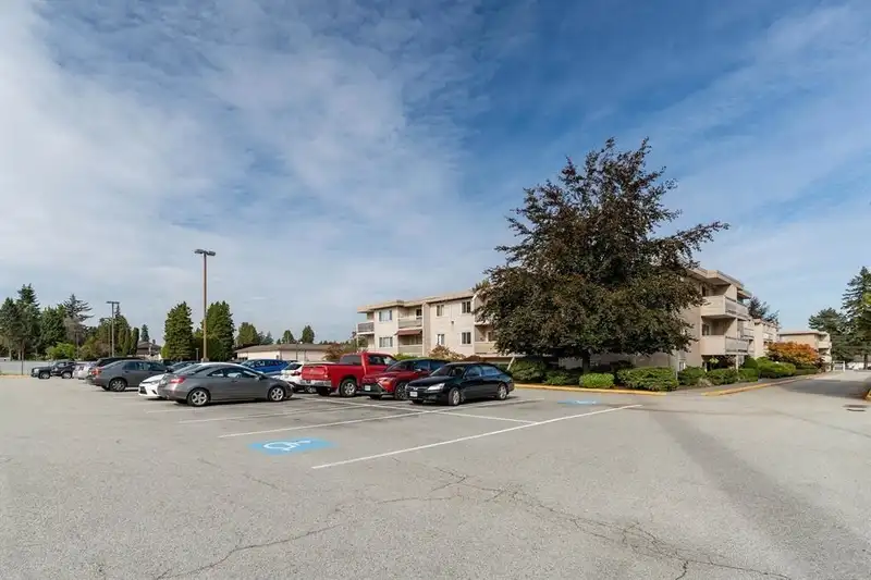 123 11806 88 AVENUE - photo 2 of 15