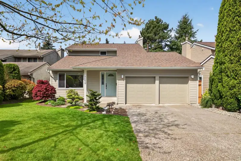 7159 YORK CRESCENT - photo 1 of 40