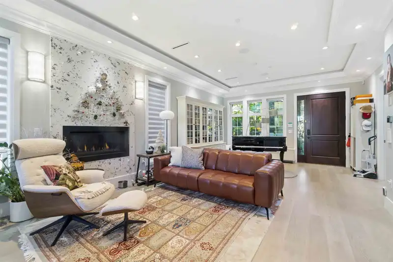 3537 W 18TH AVENUE - photo 4 of 29