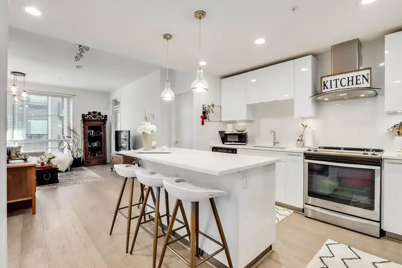 320 723 W 3RD STREET - photo 1 of 23