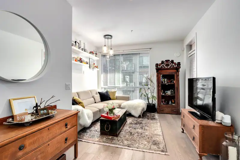 320 723 W 3RD STREET - photo 4 of 23