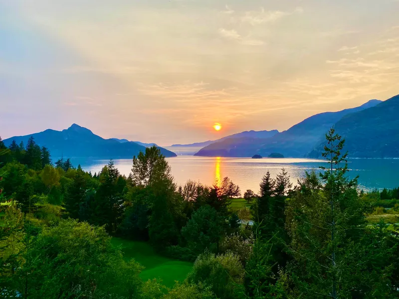 190 STONEGATE DRIVE - photo 2 of 10