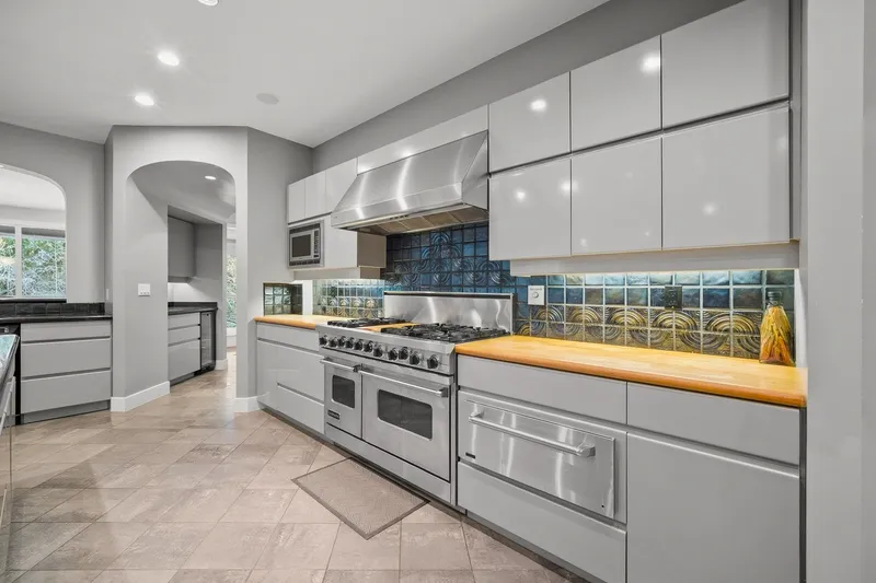 1075 THOMSON ROAD - photo 2 of 25