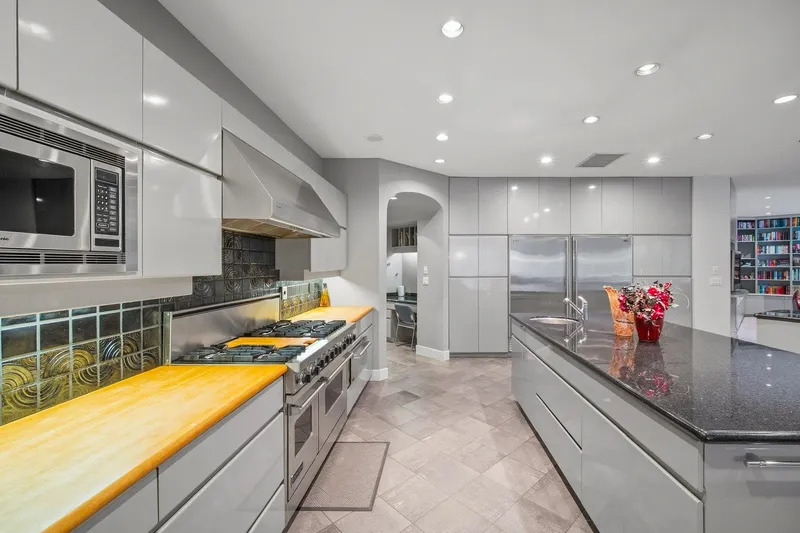 1075 THOMSON ROAD - photo 3 of 25