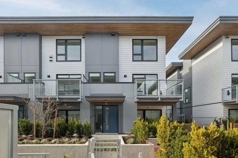 214 921 GRANT STREET - photo 1 of 16