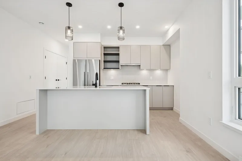 214 921 GRANT STREET - photo 3 of 16