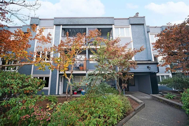 210 1122 KING ALBERT AVENUE - photo 2 of 11