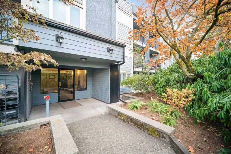 210 1122 KING ALBERT AVENUE - photo 3 of 11