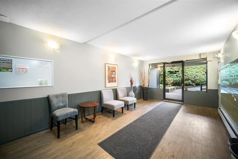210 1122 KING ALBERT AVENUE - photo 4 of 11