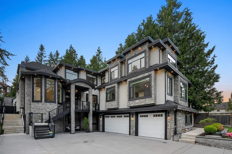 9075 164 STREET - photo 4 of 25