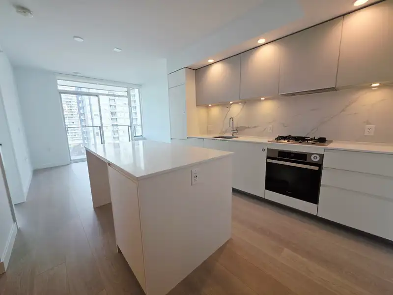 908 6537 TELFORD AVENUE - photo 3 of 20