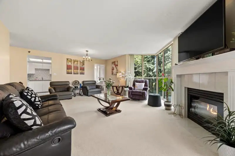 608 1189 EASTWOOD STREET - photo 3 of 32
