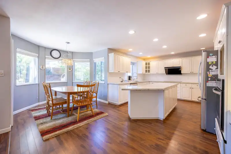 10663 168TH STREET - photo 2 of 39