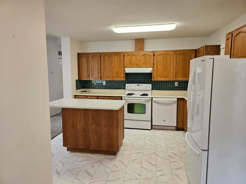 35 1400 164 STREET - photo 3 of 20