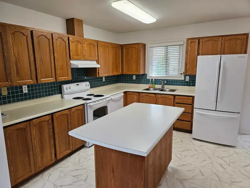 35 1400 164 STREET - photo 4 of 20