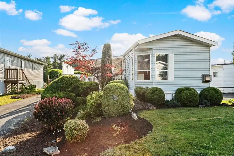 41 52324 YALE ROAD - photo 2 of 30