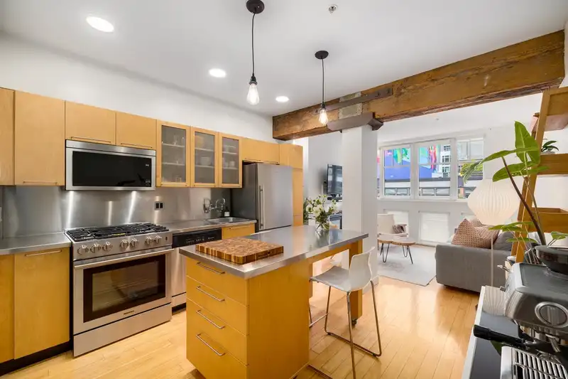 304 1072 HAMILTON STREET - photo 1 of 21