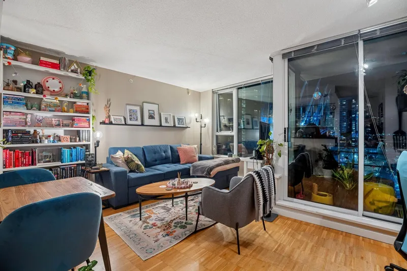 1901 33 SMITHE STREET - photo 4 of 25