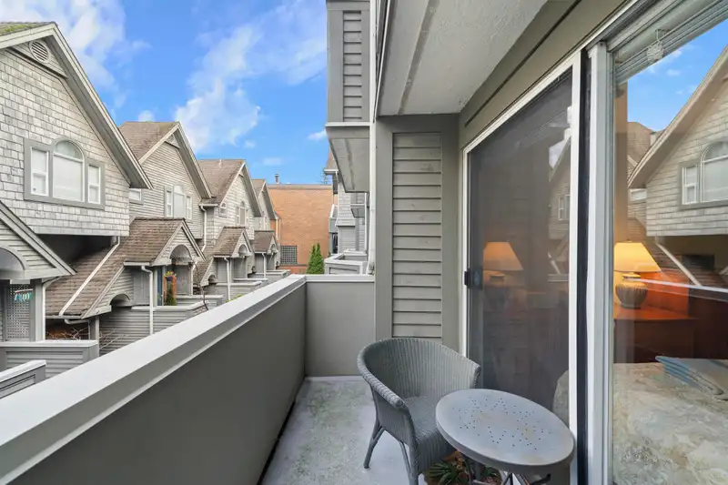 103 835 W 7TH AVENUE - photo 2 of 17