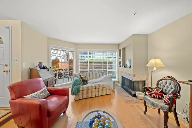 103 835 W 7TH AVENUE - photo 4 of 17