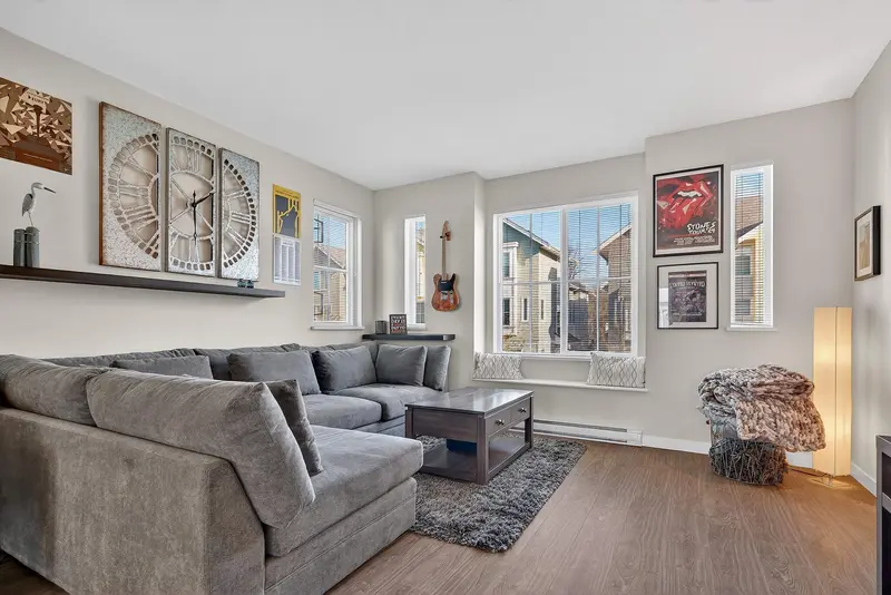 20 5550 ADMIRAL WAY - photo 2 of 25