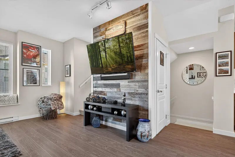 20 5550 ADMIRAL WAY - photo 3 of 25