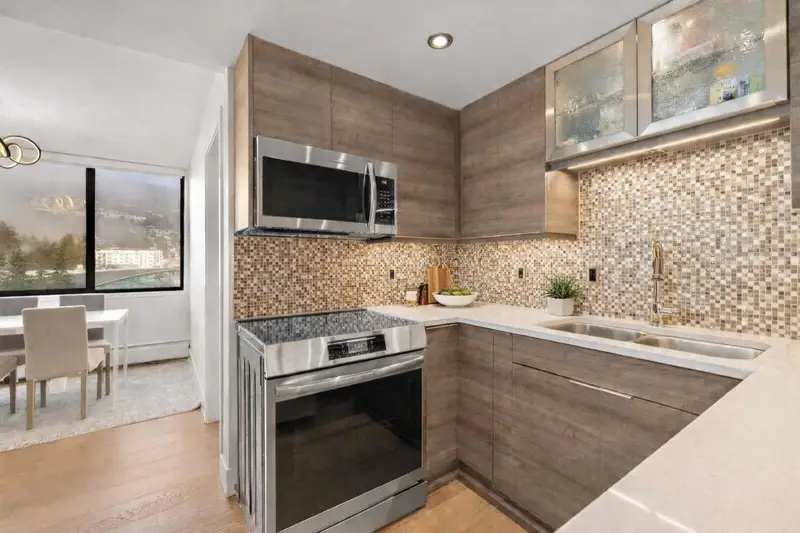 703 2167 BELLEVUE AVENUE - photo 4 of 16