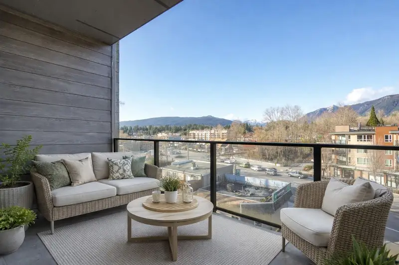 414 725 MARINE DRIVE - photo 1 of 19