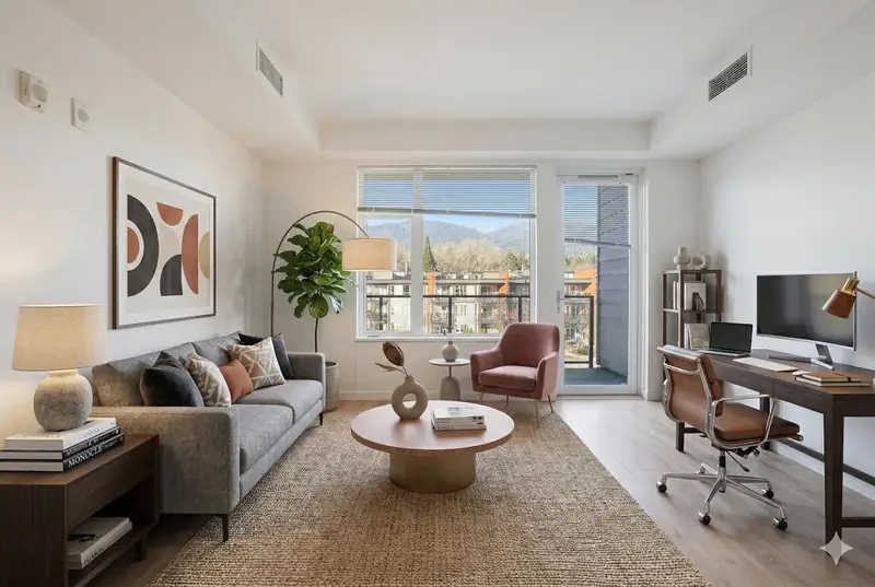 414 725 MARINE DRIVE - photo 2 of 19