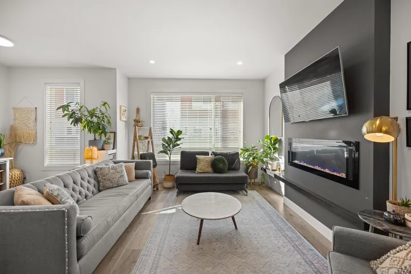 10 27640 LANTERN AVENUE - photo 1 of 25