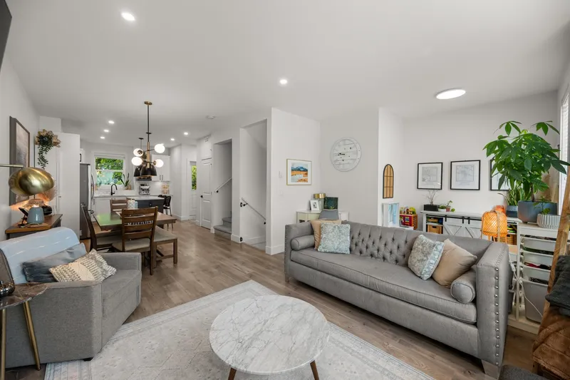 10 27640 LANTERN AVENUE - photo 4 of 25