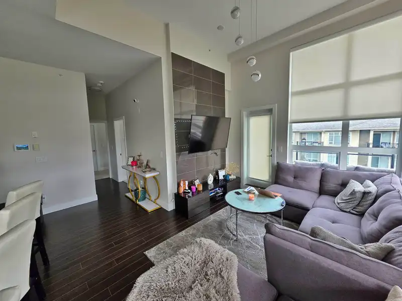 C421 20211 66 AVENUE - photo 3 of 10