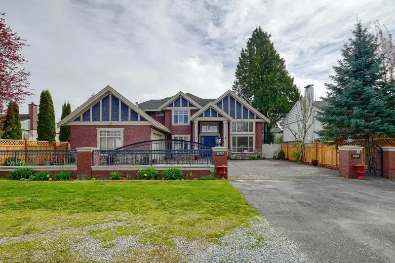 10791 SWINTON CRESCENT - photo 2 of 34