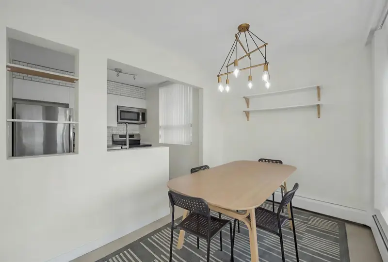 502 1737 DUCHESS AVENUE - photo 4 of 17