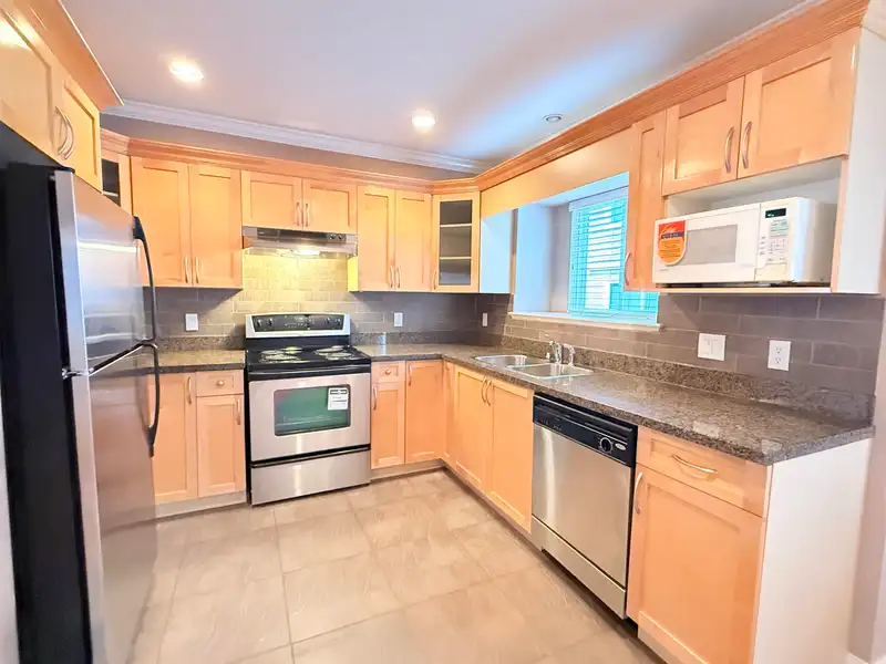 102 3760 DOMINION STREET - photo 4 of 26