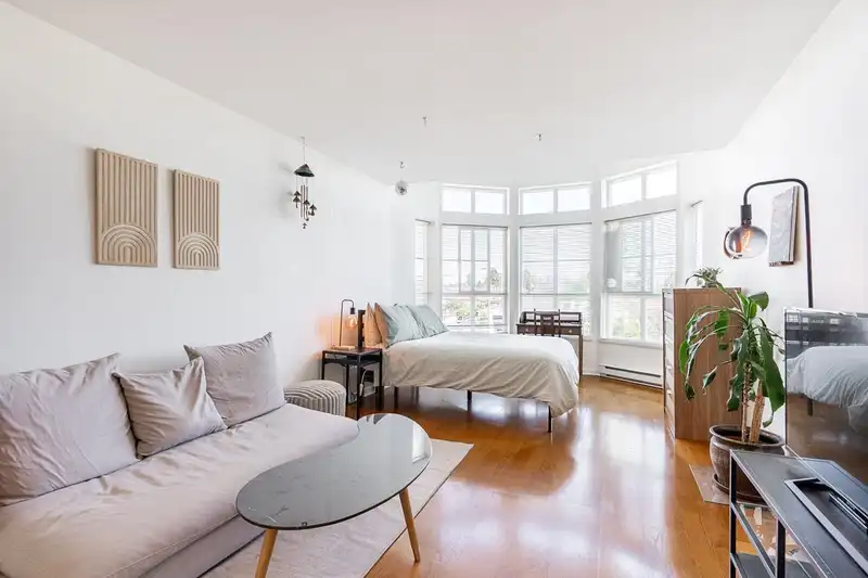 PH6 6991 VICTORIA DRIVE - photo 1 of 28