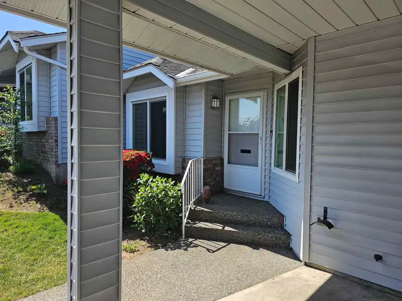 22 2989 TRAFALGAR STREET - photo 1 of 26
