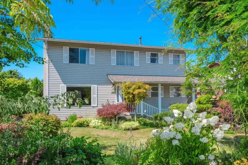9497 118 STREET - photo 1 of 40