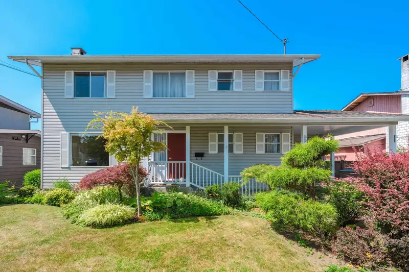 9497 118 STREET - photo 2 of 40